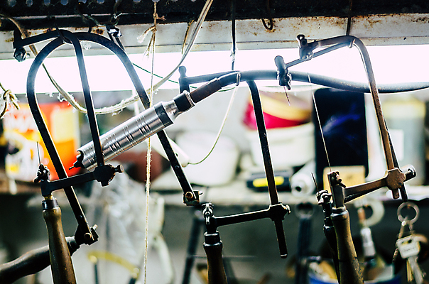 포토 JPG 해외이미지 직업 손 산업 조각 백그라운드 장신구 불 불꽃 노동자 창조 미술 사람없음 금속 도구 공구 손전등 반지 업무 뜨거움 작업실 황금 고급 수리 제조 휘발유 은색 보석 버너 만들기 수공예 그런지 용접 조작 핸드메이드 해외포토 자연요소 컬러 컨셉 모션 재질 문화예술 조명 신체부위 작업 석유 광석 공예 파일형식 이미지허브