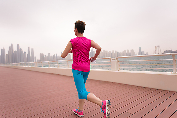 포토 JPG 해외이미지 전신 서양인 라이프스타일 여자 행복 백그라운드 운동선수 한명 성인 야외 뒷모습 운동복 달리기 조깅 마라톤 달리기선수 성인여자한명만 해외포토 외국인 1 옷 감정 스포츠 뷰포인트 모션 사람 경기 생활 운동 육상스포츠 육상선수 여자한명만 성인여자만 파일형식 이미지허브