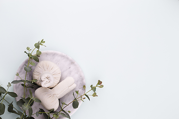 포토 JPG 해외이미지 라이프스타일 얼굴 백그라운드 자연 건강 사람없음 치료 뷰티 스파 화장품 신선 마사지 사발 기름 허브 크림 피부관리 유기농 아로마 소금 비누 스킨케어 아로마테라피 테라피 라벤더 내추럴 돌봄 위생관리 유칼립투스 핸드메이드 해외포토 식물 웰빙 꽃 음식 의학 모션 관리 생활 신체부위 위생용품 사기그릇 생태계 파일형식 이미지허브