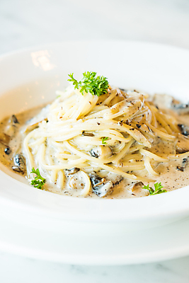 포토 JPG 해외이미지 접시 음식 치즈 파스타 스파게티 요리 사람없음 검은색 식사 저녁식사 버섯 이탈리아 흰색 신선 맛 지중해 먹기 점심식사 모짜렐라치즈 입가심 맛있는 해외포토 식기 유럽 바다 컬러 컨셉 모션 유제품 서양음식 파일형식 이미지허브