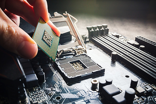 포토 JPG 해외이미지 손 디자인 산업 과학 백그라운드 비즈니스 기술 사람없음 파란색 컴퓨터 디지털 자료 장비 업무 기술자 엔지니어 수리 콘센트 플러그 서비스 순환 반도체 전자 시스템 고정 공학 유지 깨짐 램 마더보드 서버 설치 실리콘 업그레이드 지원 프로세서 하드웨어 해외포토 직업 교육 컬러 컨셉 모션 신체부위 전자제품 작업 파일형식 이미지허브