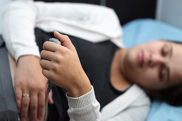 포토 JPG 해외이미지 백인 손 커플 여자 어린이 백그라운드 가족 건강 병원 사랑 한명 컴퓨터 사무실 3D 스파 임신 장비 시험 환자 의사 하트 아기 마사지 약속 돌봄 해외포토 모양 서양인 1 교육 감정 비즈니스 의학 관계 모션 사람 신체부위 전자제품 의료진 디지털합성 파일형식 이미지허브