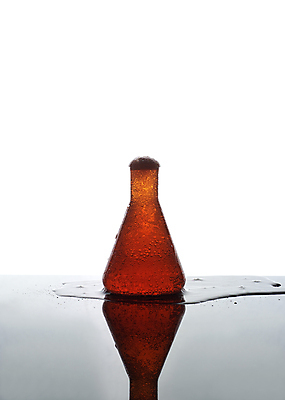 포토 JPG 해외이미지 과학 오렌지 의료기기 유리 실험 사람없음 물 컬러풀 약 건강관리 장비 흰색 투명 액체 실험실 플라스크 분석 측정 흰배경 생물학 비커 작업도구 멀리 발견 혁명 위생관리 화학물질 해외포토 자연요소 교육 컬러 백그라운드 컨셉 과일 의학 재질 건강 실험기구 관리 도구 화학 파일형식 이미지허브