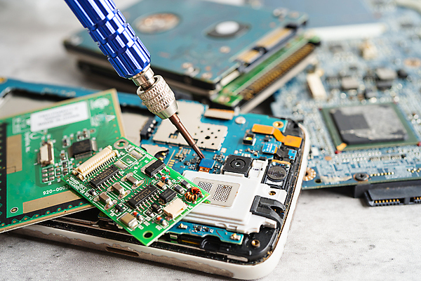 포토 JPG 해외이미지 직업 손 부분 실내 사람없음 노트북 컴퓨터 디지털 장비 운전 과학기술 흰색 공구 키보드 붓 업무 신용카드 기술자 수리 묘사 서비스 순환 전자 먼지 시스템 주인 유지 낭비 국회 고립 깨짐 마더보드 업그레이드 지원 프로세서 하드웨어 해외포토 컬러 컨셉 모션 기술 내부 신체부위 금융 전자제품 도구 작업 파일형식 이미지허브