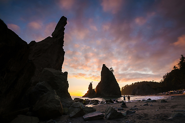포토 JPG 해외이미지 전신 하늘 성인 해변 야외 두명 일몰 야간 성인만 해외포토 자연요소 바다 사람 노을 파일형식 이미지허브