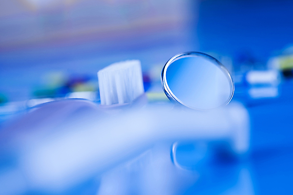 포토 JPG 해외이미지 사람없음 파란색 칫솔 치과용품 구강거울 해외포토 컬러 위생용품 의료용품 파일형식 이미지허브