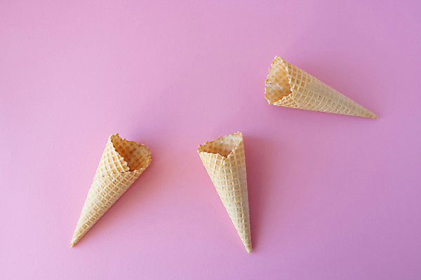 포토 JPG 해외이미지 디자인 음식 백그라운드 추상 휴가 아이스크림 디저트 뿔 사람없음 여름 노란색 과자 얼음 축제 대접 신선 닫기 달콤 상품 시원함 설탕 굽기 먹기 크림 국자 상쾌 질감 칼로리 원뿔 와플 바닐라 정물화 카피스페이스 맛있는 해외포토 자연요소 도형 계절 감정 컬러 무늬 모션 주방용품 공백 맛 구이 그림 파일형식 이미지허브