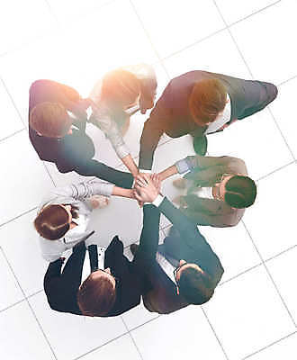 포토 JPG 해외이미지 전신 여자 남자 비즈니스 협력 실내 서기 정장 여러명 성인 앞모습 옆모습 뒷모습 빛 하이앵글 비즈니스맨 비즈니스우먼 손모으기 세미나 성인만 해외포토 옷 뷰포인트 다수 모션 사람 손짓 내부 직장인 파일형식 이미지허브