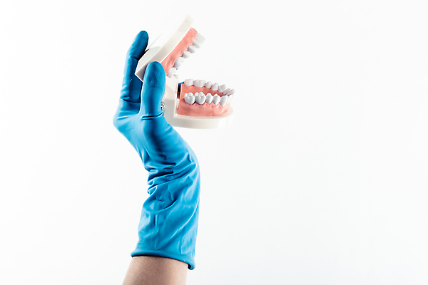 포토 JPG 해외이미지 모델 직업 손 장갑 백그라운드 건강 치과 병원 사람없음 치료 파란색 약 장비 시험 의사 흰색 기구 공구 잡기 치아 오브젝트 치과의사 외과 고립 돌봄 라텍스 위생관리 인공 철강 카피스페이스 해외포토 잡화 교육 컬러 의학 모션 관리 신체부위 공백 의료진 도구 소화기관 파일형식 이미지허브