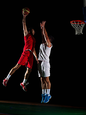 포토 JPG 해외이미지 전신 남자 스포츠 모션 농구 농구공 실내 들기 성인 두명 옆모습 점프 힘 경쟁 던지기 체육관 근육질 슛 농구대 손뻗기 성인남자만 해외포토 뷰포인트 컨셉 공 근육 사람 내부 구기 몸매 골대 남자만 성인만 파일형식 이미지허브