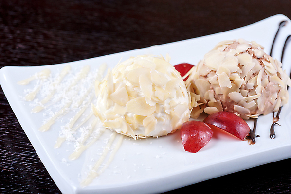 포토 JPG 해외이미지 접시 검은배경 아이스크림 디저트 실내 사람없음 해외포토 식기 음식 백그라운드 내부 검은색 파일형식 이미지허브