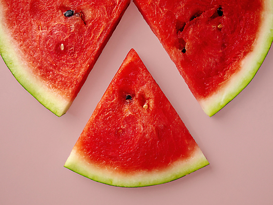 포토 JPG 해외이미지 단면 수박 실내 사람없음 하이앵글 달콤 수박씨 수박조각 분홍색배경 제철과일 해외포토 뷰포인트 분홍색 조각 백그라운드 과일 씨앗 내부 맛 제철 파일형식 이미지허브