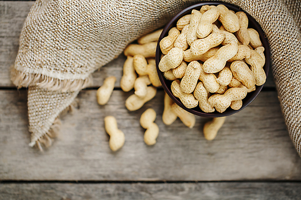 포토 JPG 해외이미지 실내 사람없음 하이앵글 삼베 담기 땅콩 땅콩껍질 나무배경 해외포토 뷰포인트 백그라운드 모션 내부 견과류 껍질 파일형식 천_직물 이미지허브