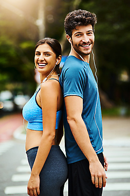 포토 JPG 해외이미지 주간 커플 응시 여자 남자 행복 도로 이어폰 거리 함께함 건강 서기 상반신 성인 야외 두명 옆모습 아웃포커스 운동 등맞대기 도시 성인만 해외포토 자연요소 시선 감정 길 뷰포인트 음향기기 컨셉 관계 교통시설 모션 촬영기법 사람 파일형식 이미지허브