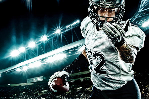 포토 JPG 해외이미지 직업 1 손 남자 스포츠 포즈 백그라운드 컨셉 공 놀이 전등 축구선수 건강 한명 사람 달리기 우주 검은색 미식축구 축구 미국 어둠 힘 경쟁 경기장 장비 도전 게임 헬멧 근육질 달리기선수 착륙 쿼터백 플레이어 해외포토 컬러 북아메리카 스포츠시설 모션 근육 조명 운동선수 신체부위 구기 보호장비 몸매 육상선수 파일형식 이미지허브