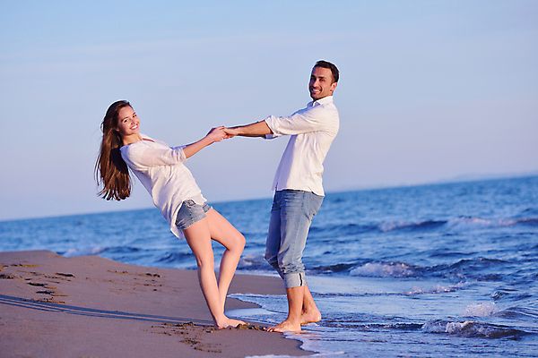 포토 JPG 해외이미지 주간 전신 부부 커플 여자 남자 함께함 서기 성인 해변 야외 두명 옆모습 여름휴가 바캉스 손잡기 신혼여행 성인만 해외포토 자연요소 바다 뷰포인트 결혼 컨셉 관계 모션 휴가 사람 파일형식 여름_계절 이미지허브