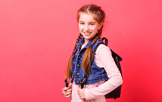 포토 JPG 해외이미지 백인 모델 학생 라이프스타일 여학생 여자 행복 유럽 어린이 분홍색 포즈 가방 장난 배낭 청소년 한명 10대 금발 뷰티 유행 검은색 재킷 시원함 가죽 날씬함 만족 긍정 스타일 해외포토 서양인 1 헤어스타일 잡화 감정 나라 컬러 컨셉 사람 생활 외투 몸매 파일형식 이미지허브