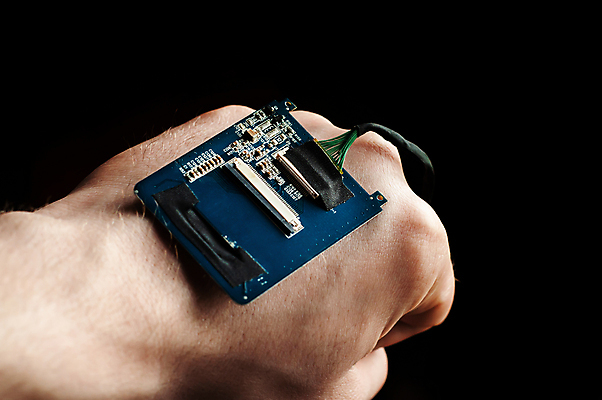 포토 JPG 해외이미지 손 컨셉 실내 사람없음 전자제품 컴퓨터 힘 손상 정보 네트워크 계산 연결 서비스 라디오 반도체 여권 철사 감시 수납 마디 국회 조립 경영 램 마더보드 사생활 신분증 인구 해외포토 비즈니스 내부 신체부위 증명서 파일형식 이미지허브