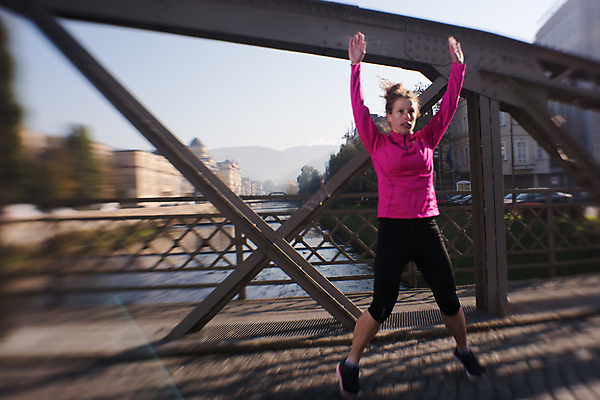 포토 JPG 해외이미지 전신 라이프스타일 여자 아침 건강 한명 성인 야외 앞모습 운동복 달리기 점프 스트레칭 유산소운동 러닝 성인여자한명만 해외포토 주간 1 옷 뷰포인트 모션 사람 생활 운동 여자한명만 성인여자만 파일형식 이미지허브