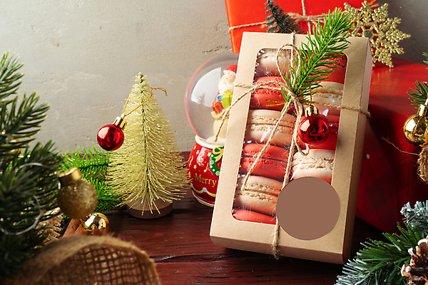 포토 JPG 해외이미지 크리스마스 포장 크리스마스용품 실내 사람없음 선물상자 스노글로브 마카롱 미니트리 오너먼트 해외포토 기념일 크리스마스장식 디저트 선물 내부 장식 상자 크리스마스트리 용품 파일형식 이미지허브