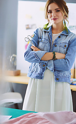 포토 JPG 해외이미지 백인 직업 손 디자인 응시 드레스 옷 여자 행복 산업 비즈니스 한명 미소 사람 알약 유행 흰색 직물 업무 작업실 실 마네킹 디자이너 스케치 천 그림 테이프 재단 재단사 스타일리스트 진짜 스타일 해외포토 서양인 1 시선 감정 컬러 문구용품 표정 미술 신체부위 약 작업 파일형식 이미지허브