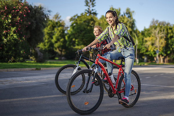 포토 JPG 해외이미지 라이프스타일 커플 여자 행복 도로 여행 2 모션 자연 휴가 함께함 건강 미소 웃음 사람 손짓 성인 야외 두명 유행 여행객 평화 우주 봄 우정 기쁨 산책로 흰색 도시 승차 사이클링 해외포토 계절 감정 길 컬러 컨셉 관계 교통시설 표정 생활 친구 육상스포츠 생태계 파일형식 이미지허브