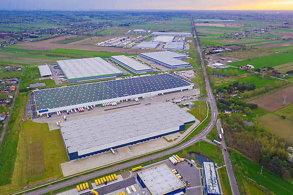 포토 JPG 해외이미지 공원 산업 도로 비즈니스 교통시설 자동차 안테나 사람없음 건물 트럭 화물 도시 센터 역 상품 정상 주식 컨테이너 창고 상업 머리위 지역 트랙터 수납 짐차 무거움 트레일러 물류 슈퍼마켓 드론 분배 수입 터미널 해외포토 건축물 공공시설 길 육상교통 교통 통신 금융 상점 운송업 무게 농기계 시설 특수차량 파일형식 이미지허브
