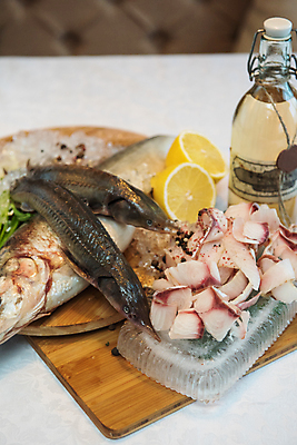 포토 JPG 해외이미지 유리병 실내 어류 사람없음 생선회 레몬 해외포토 과일 병_용기 내부 수중동물 회 파일형식 이미지허브