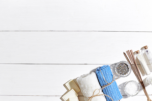 포토 JPG 해외이미지 실내 사람없음 하이앵글 수건 오브젝트 흰배경 스파용품 아로마테라피 카피스페이스 입욕소금 해외포토 뷰포인트 백그라운드 내부 위생용품 스파 공백 흰색 미용용품 소금 테라피 파일형식 이미지허브