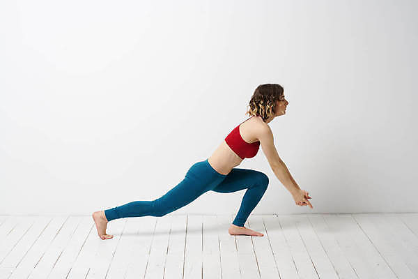 포토 JPG 해외이미지 전신 여자 요가 실내 한명 성인 옆모습 건강관리 요가자세 요가복 성인여자한명만 해외포토 1 웰빙 뷰포인트 포즈 건강 관리 사람 내부 운동복 여자한명만 성인여자만 파일형식 이미지허브