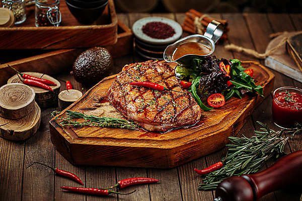 포토 JPG 해외이미지 서양음식 실내 스테이크 비프스테이크 사람없음 나무받침 나무배경 해외포토 음식 백그라운드 내부 목재 소고기 받침대 파일형식 이미지허브