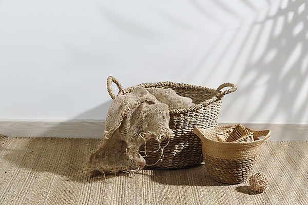 포토 JPG 해외이미지 디자인 벽 가구 의자 장신구 공 아파트 주택 실내 손바닥 그림자 사람없음 내부 목재 장식 바구니 계단 카펫 방 매트 흰색 플랫 컨테이너 천 친환경 캔버스 패키지 수납 리빙 스타일 해외포토 나무 손 산업 컬러 생활용품 재료 건물 환경 직물 파일형식 이미지허브