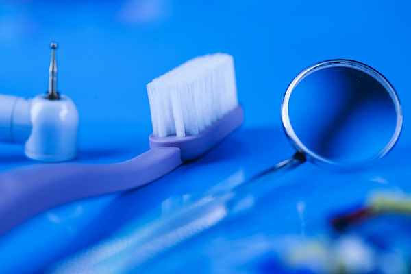 포토 JPG 해외이미지 사람없음 파란색 칫솔 치과용품 구강거울 해외포토 컬러 위생용품 의료용품 파일형식 이미지허브