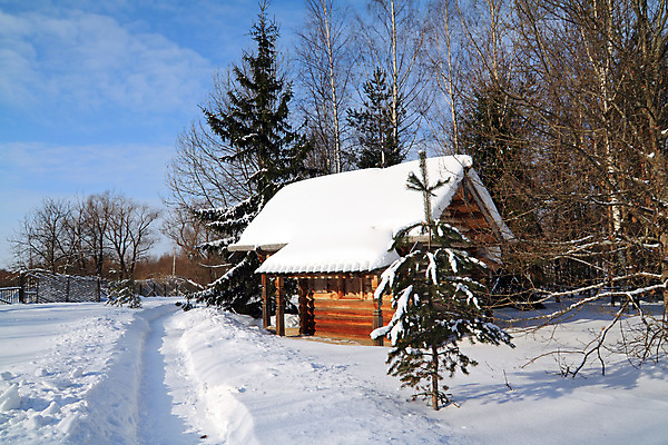 포토 JPG 해외이미지 나무 전통 외관 공원 종교 문화 길 십자가 겨울 건축양식 하늘 날씨 풍경 사람없음 건물 목재 파란색 갈색 교회 골동품 흰색 기도 시골 역사 보호 숲 작음 서리 통나무 장면 구식 러시아인 선로 옛날 해외포토 서양인 식물 건축물 계절 공공시설 건축 컬러 컨셉 재료 종교건축 크기 파일형식 이미지허브