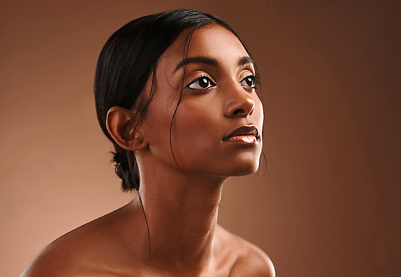 포토 JPG 해외이미지 모델 여자 백그라운드 한명 상반신 성인 옆모습 뷰티 갈색 우아함 피부 성인여자한명만 카피스페이스 해외포토 1 뷰포인트 컬러 컨셉 사람 신체부위 공백 여자한명만 성인여자만 파일형식 이미지허브