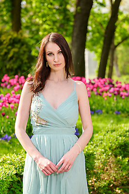 포토 JPG 해외이미지 백인 모델 라이프스타일 긴머리 드레스 공원 여자 행복 따뜻함 한명 성인 야외 세로 태양 뷰티 머리 유행 맑음 귀걸이 봄 흰색 우아함 보석 러시아 러시아인 스타일 해외포토 자연요소 서양인 1 헤어스타일 옷 계절 공공시설 감정 유럽 컬러 컨셉 장신구 날씨 사람 생활 신체부위 광석 파일형식 이미지허브