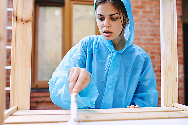 포토 JPG 해외이미지 주간 응시 여자 한명 들기 상반신 성인 야외 앞모습 집중 화가 우비 성인여자한명만 해외포토 자연요소 직업 1 시선 옷 뷰포인트 컨셉 모션 사람 여자한명만 성인여자만 파일형식 이미지허브