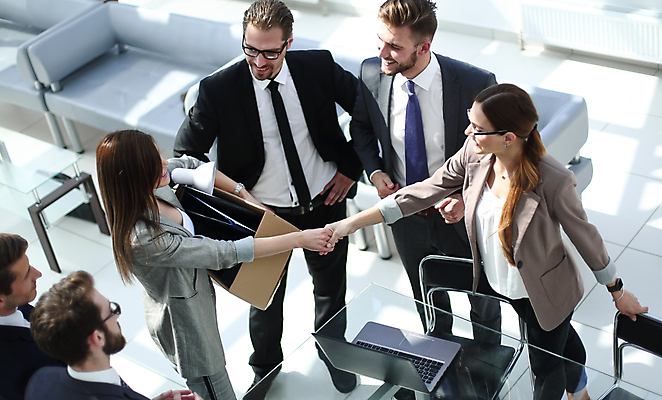 포토 JPG 해외이미지 전신 여자 남자 비즈니스 악수 실내 서기 들기 여러명 상반신 성인 앞모습 옆모습 만남 비즈니스맨 비즈니스우먼 동료 성인만 해외포토 뷰포인트 다수 컨셉 관계 모션 사람 손짓 내부 직장인 파일형식 이미지허브