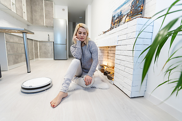 포토 JPG 해외이미지 전신 여자 화분 액자 의자 실내 한명 앉기 성인 앞모습 눈감음 턱괴기 청결 카펫 방 난로 청소 스마트 냉장고 청소로봇 성인여자한명만 해외포토 1 뷰포인트 가구 컨셉 모션 사람 내부 가전제품 위생 난방기 로봇 여자한명만 성인여자만 파일형식 이미지허브
