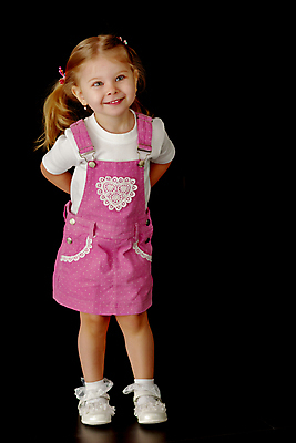 포토 JPG 해외이미지 백인 모델 라이프스타일 헤어스타일 손 드레스 여자 행복 얼굴 어린이 포즈 백그라운드 천사 건강 한명 미소 사람 뷰티 유행 검은색 기쁨 흰색 표현 아기 우아함 달콤 작음 피부 광택 결백 고립 천진난만 해외포토 서양인 1 옷 감정 컬러 컨셉 표정 생활 신체부위 맛 크기 파일형식 이미지허브