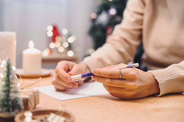 포토 JPG 해외이미지 손 행복 종이 음료 크리스마스 겨울 탁자 휴가 불꽃 전등 새해 주택 실내 따뜻함 선물 사람없음 장식 크리스마스트리 펜 공책 희망 머그컵 축하 기록 인사 신용카드 목표 편지 스웨터 책상 보케 소원 시트 체크리스트 포장소품 필기체 목차 안락 해외포토 문자 계절 기념일 감정 가구 컨셉 상의 포장 불 문구용품 조명 내부 건물 신체부위 컵 금융 필기구 예절 오브젝트 포장재료 파일형식 이미지허브