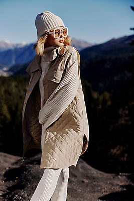 포토 JPG 해외이미지 주간 응시 여자 겨울 한명 상반신 성인 야외 옆모습 아웃포커스 겨울옷 비니 성인여자한명만 안경낌 해외포토 자연요소 모자_잡화 1 시선 옷 계절 안경 뷰포인트 촬영기법 사람 여자한명만 성인여자만 파일형식 이미지허브