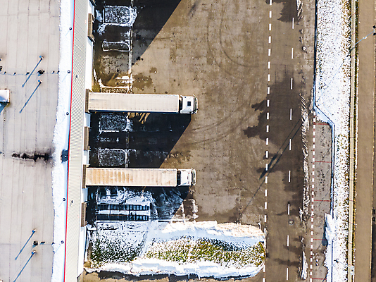 포토 JPG 해외이미지 산업 도로 여행 비즈니스 교통시설 모션 하늘 거리 안테나 사람없음 옆모습 운전 트럭 화물 고속도로 운전사 당기기 상품 상업 트랙터 수납 짐차 무거움 트레일러 루트 수입 해외포토 직업 길 뷰포인트 교통 통신 자동차 운송업 무게 농기계 시설 특수차량 파일형식 이미지허브