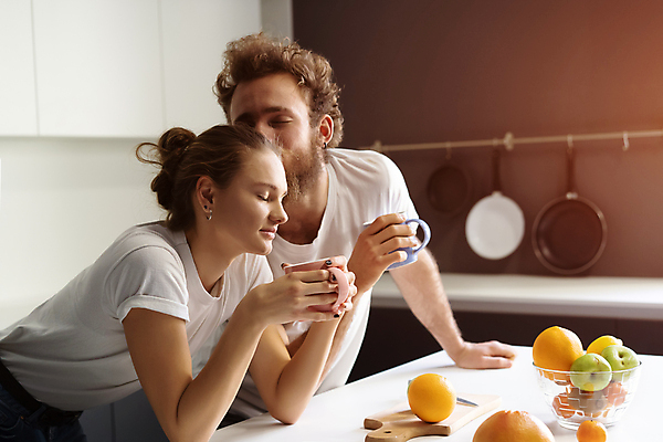 포토 JPG 해외이미지 백인 라이프스타일 커플 여자 남자 행복 음식 2 가족 관계 남편 아파트 주택 함께함 실내 건강 사랑 요리 미소 사람 성인 내부 두명 주방 식사 저녁식사 낭만 신선 아내 아침식사 먹기 준비 점심식사 해외포토 서양인 감정 컨셉 모션 표정 건물 생활 파일형식 이미지허브