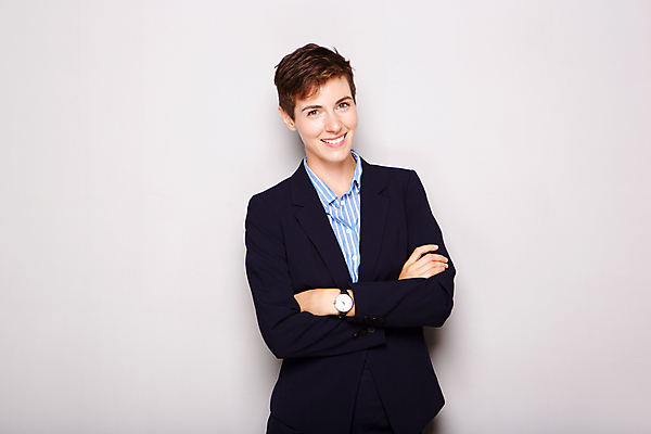 포토 JPG 해외이미지 백인 모델 1 라이프스타일 응시 여자 행복 얼굴 벽 백그라운드 비즈니스 한명 미소 웃음 사람 성인 뷰티 유행 흰색 표현 잡기 비즈니스우먼 자신감 시원함 스타일 카피스페이스 해외포토 서양인 시선 감정 컬러 모션 표정 생활 신체부위 공백 직장인 파일형식 이미지허브