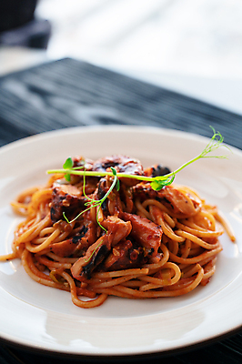 포토 JPG 해외이미지 파스타 실내 사람없음 아웃포커스 이탈리아음식 해산물스파게티 해외포토 서양음식 촬영기법 스파게티 내부 파일형식 이미지허브