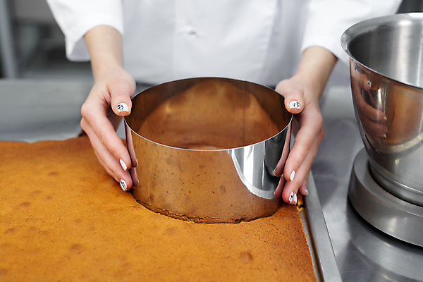 포토 JPG 해외이미지 모양 전통 접시 음식 조각 디저트 건강 요리 한명 목재 파티 과자 케이크 주방 계란 이탈리아 빵집 흰색 시골 대접 신선 원형 클래식 달콤 맛 누드 설탕 자르기 굽기 준비 레시피 파운드 층 스펀지 바닐라 옛날 완벽 페스츄리 핸드메이드 맛있는 해외포토 도형 나무 1 식기 유럽 빵 컬러 컨셉 돈 재료 모션 사람 이벤트 상점 알 구이 파일형식 이미지허브