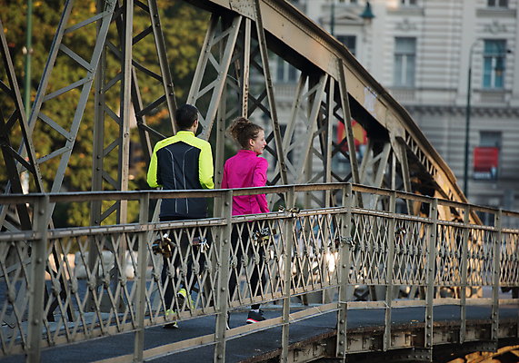 포토 JPG 해외이미지 전신 서양인 라이프스타일 커플 여자 남자 행복 아침 함께함 미소 성인 야외 두명 달리기 조깅 마라톤 달리기선수 성인만 해외포토 주간 외국인 감정 컨셉 관계 모션 표정 사람 경기 생활 운동 육상스포츠 육상선수 파일형식 이미지허브