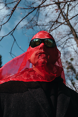 포토 JPG 해외이미지 백인 공원 남자 얼굴 백그라운드 컨셉 일러스트 성공 주택 가면 한명 안전 사람 성인 빨간색 유행 힘 고통 코트 분노 흰색 신선 수비 보호 질병 위험 망토 성직자 싸움 보여주기 반대 영웅 고립 슈퍼히어로 심각 펑크 해외포토 서양인 1 공공시설 감정 종교 컬러 의학 모션 건물 신체부위 외투 파일형식 이미지허브