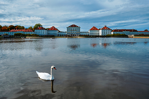 포토 JPG 해외이미지 주간 한마리 호수 자연 하늘 유럽건축 독일 사람없음 야외 궁전 백조 바이에른 해외포토 자연요소 1 유럽 고건축 서양건축 조류 생태계 파일형식 이미지허브